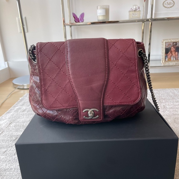 CHANEL Medium Bubble Graphic Messanger Bag - Picture 15 of 16